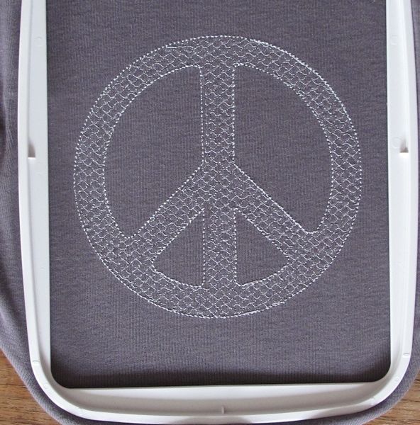 Fichier:Peace-embroidered-2.jpg
