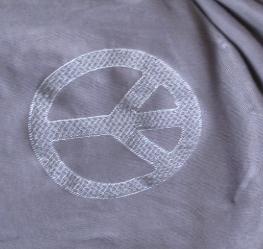 Fichier:Peace-embroidered-1.jpg