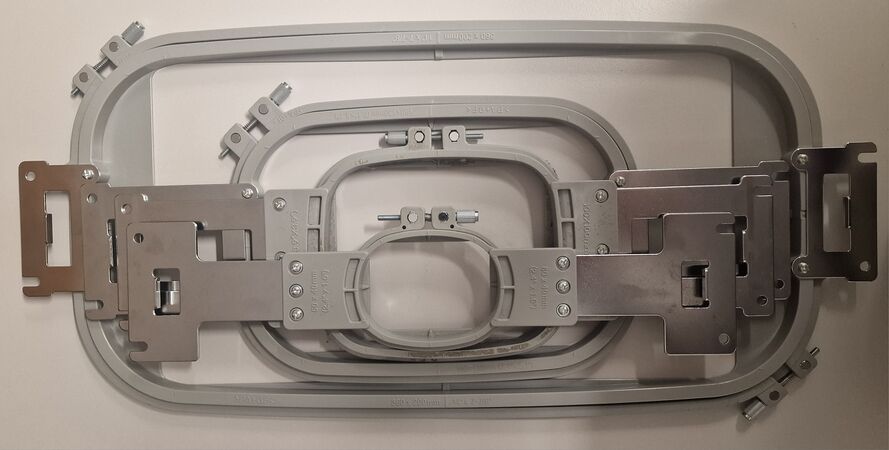 Cadres standards 36x20, 18x13, 10x10 et 6x4 de la Brother PR1050
