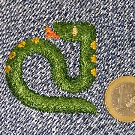 Fluent-snake-3D-inkstitch-green-in-wt12.jpg