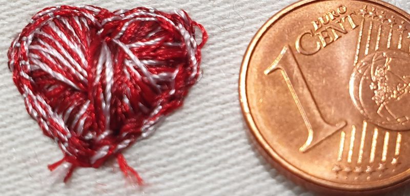 Fichier:Embroidery-heart-3-threads.jpg