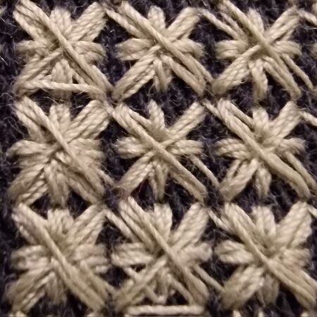 Zoom. À gauche et en bas : carrés à 6 lignes. En haut à droite : carrés à 4 lignes.