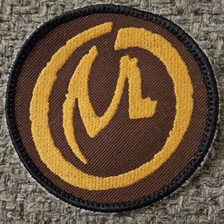 Marque jaune brodé en tatami avec un fil 75