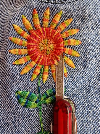 Satin en fil 12 en train d'être tiré