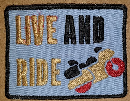The gold lettering "RIDE" is regular, because made with a 80 H-MET Metal needle. The word LIVE has been embroidered 2 times (just to see)